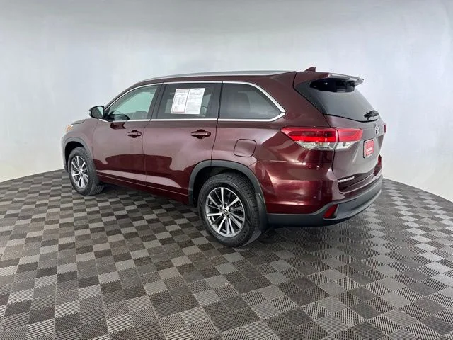 Used 2018 Red Toyota XLE image 8