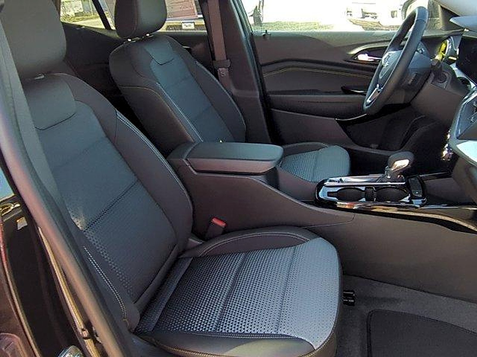 2026 Chevrolet Trax LT - Photo 26