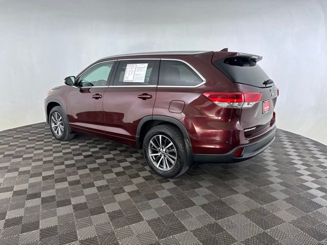 Used 2018 Red Toyota XLE image 8
