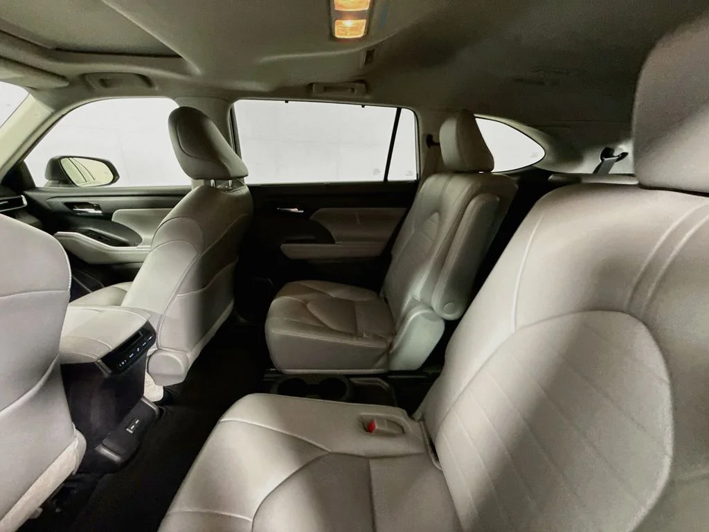 Used 2022 Moon Dust Toyota Hybrid XLE image 22