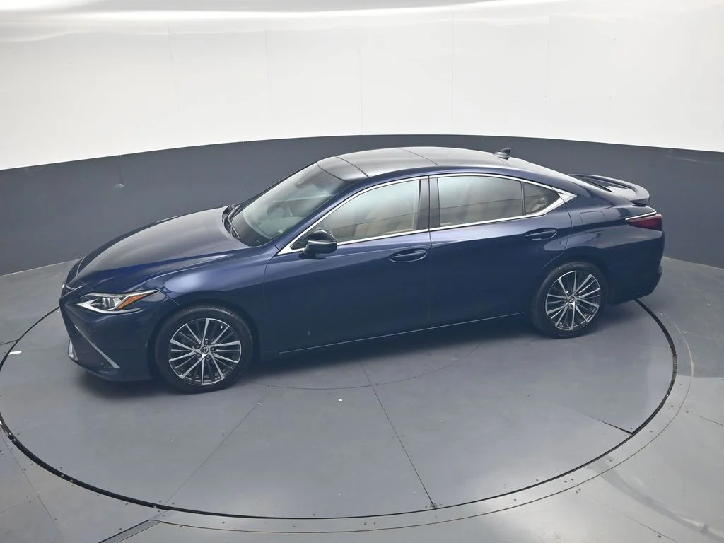Used 2023  Lexus 350 image 35