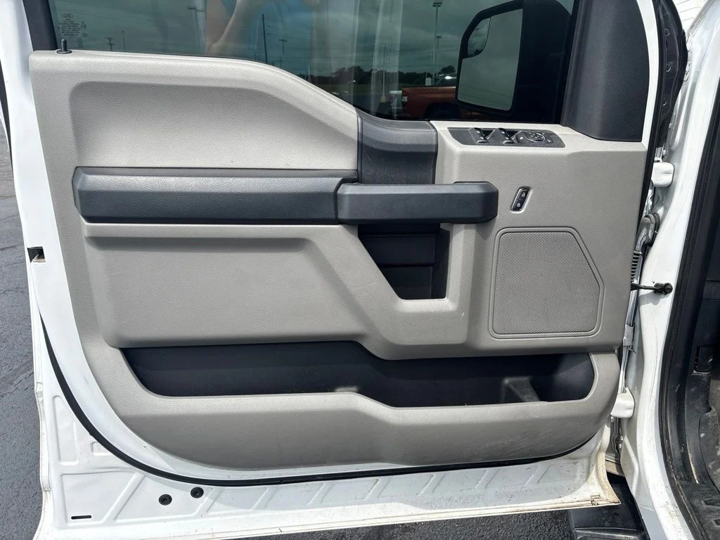 Used 2019 White Ford XL image 7