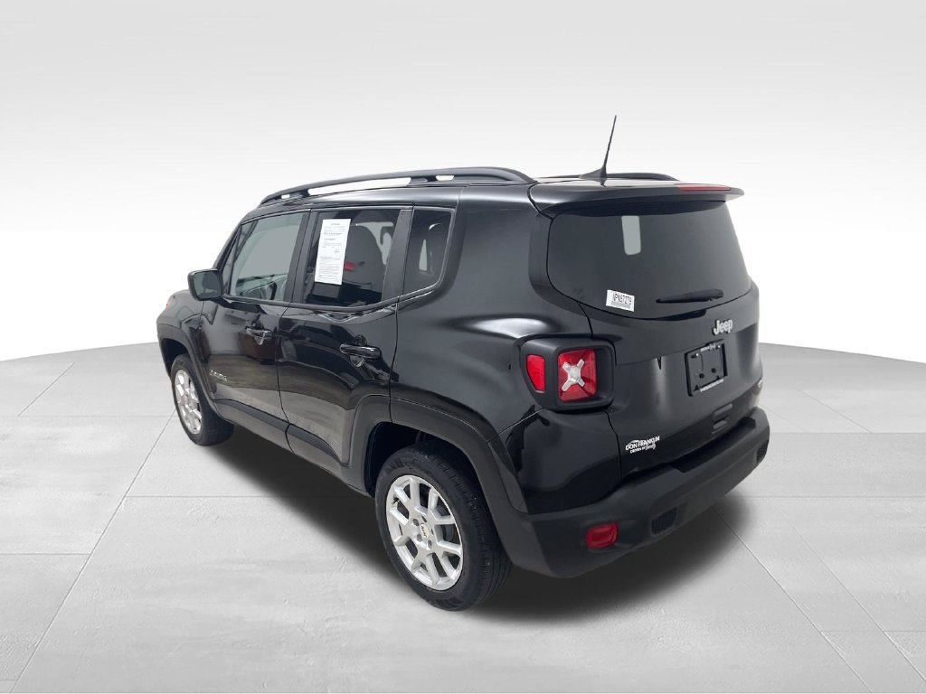 Used 2022 Black Jeep Latitude image 3