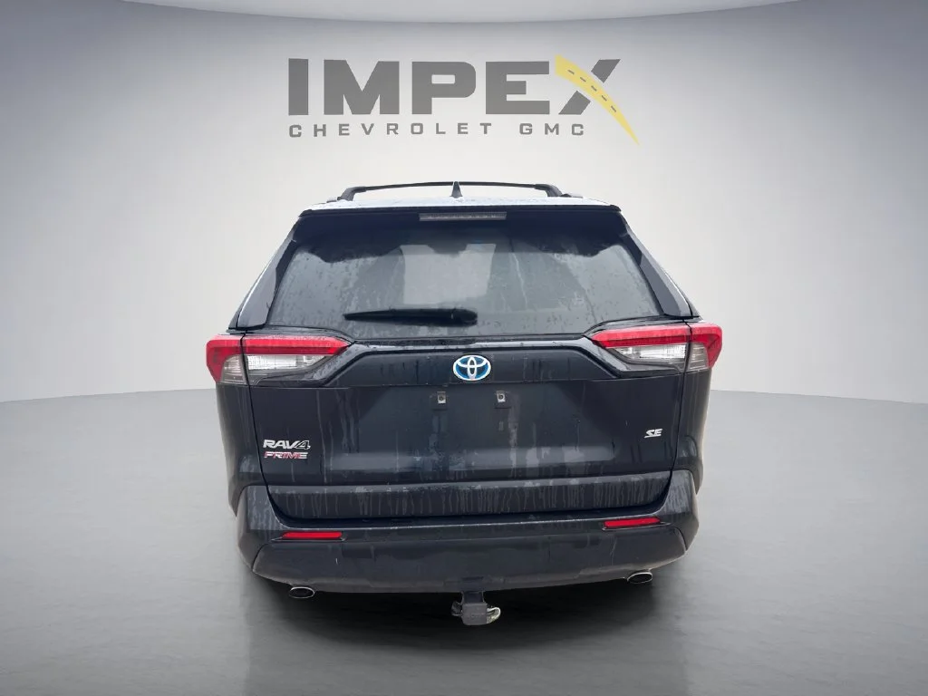 Used 2021  Toyota SE image 4