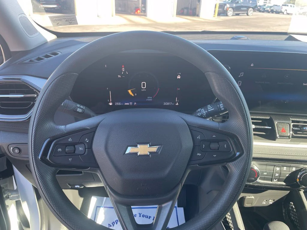 Used 2025 Summit White Chevrolet LT image 20
