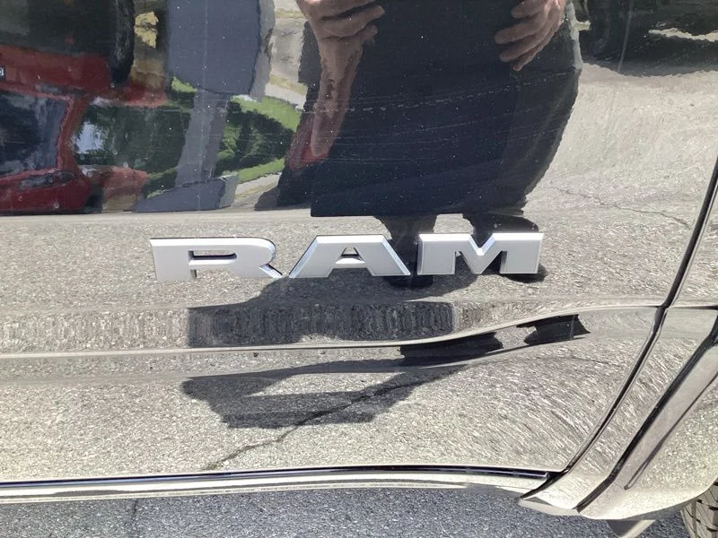 New 2026 Diamond Black Crystal Pearl-Coat Exterior Paint RAM Big Horn/Lone Star image 10