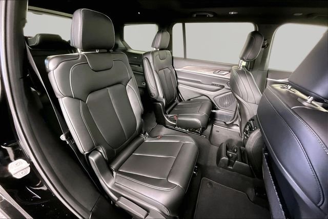 New 2026 Diamond Black Crystal Pearlcoat Jeep Limited image 11