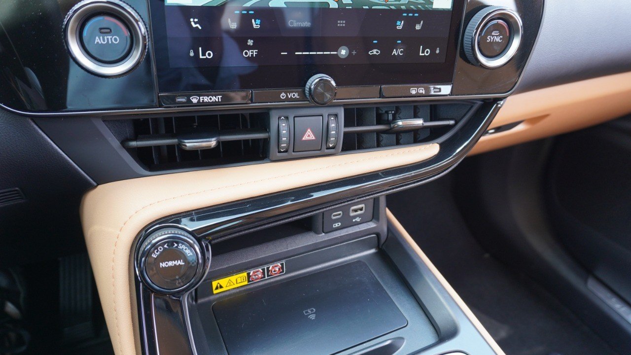 Certified Used 2025 EMINENT WHITE PEARL Lexus NX 350 Premium image 18