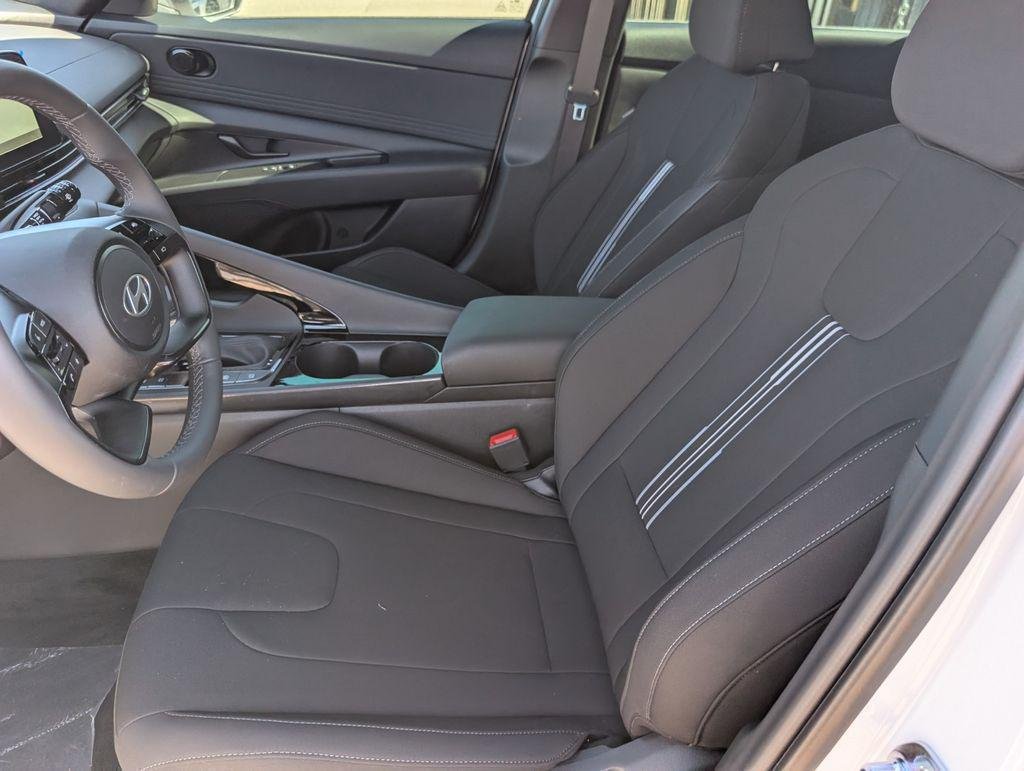 2025 Hyundai Elantra Blue - Photo 10