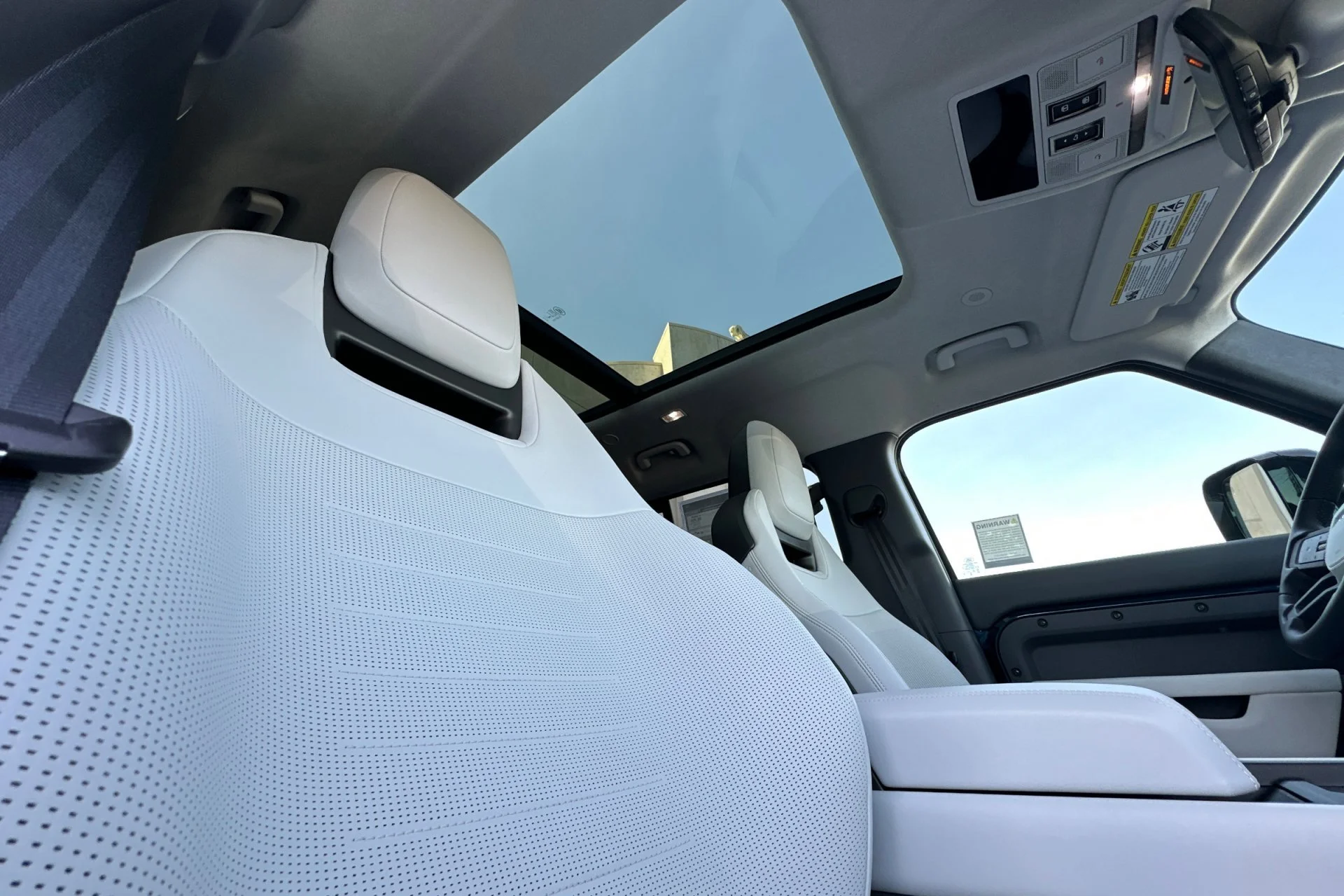 New 2026 SARGASSO BLUE Land Rover 110 P635 OCTA image 19