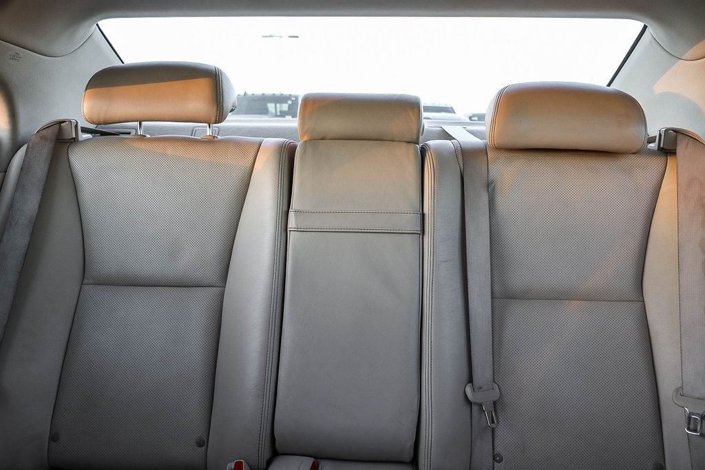 Used 2016 White Pearl Lexus 460 image 27