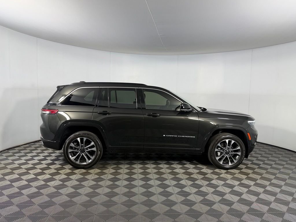Certified Used 2024  Jeep Overland image 7