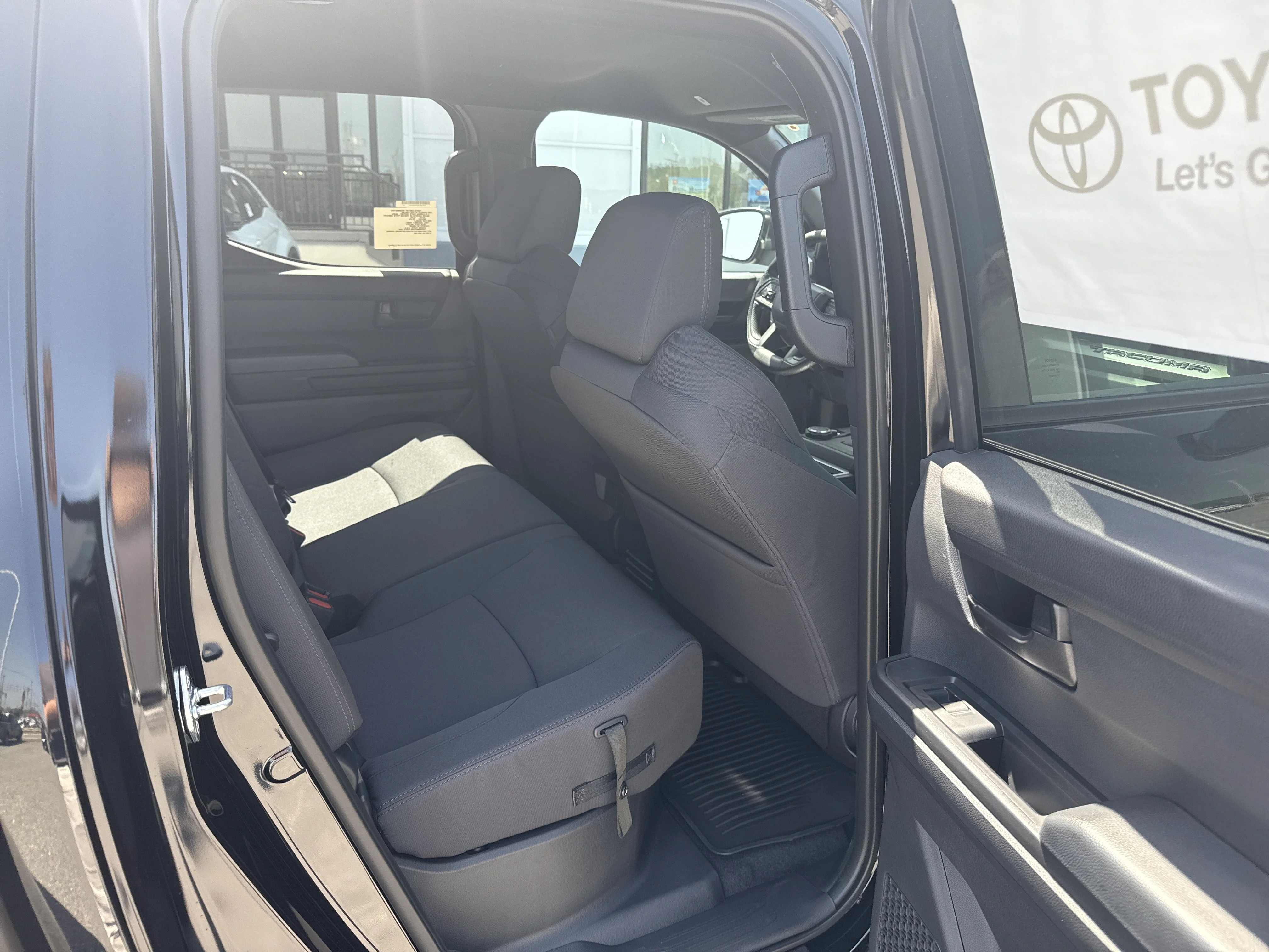 2026 Toyota Tacoma SR5 - Photo 9