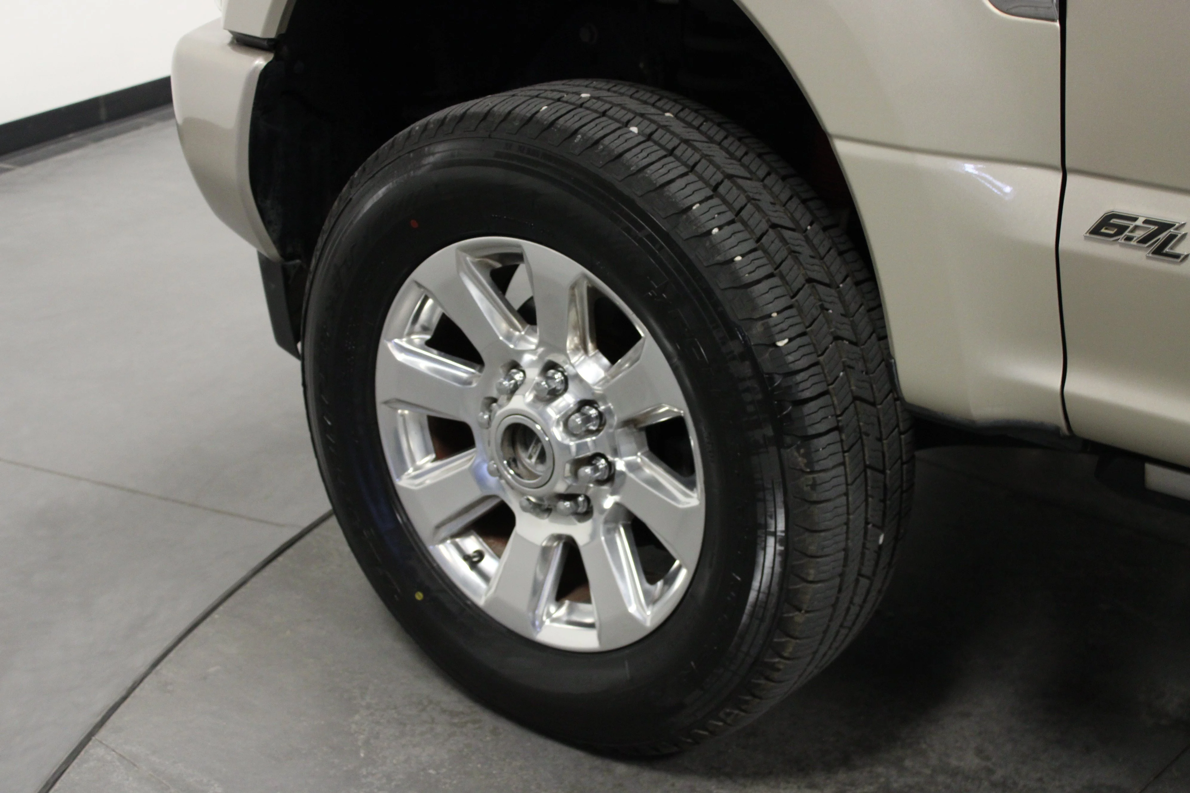 Used 2017 White Gold Metallic Ford Platinum image 10