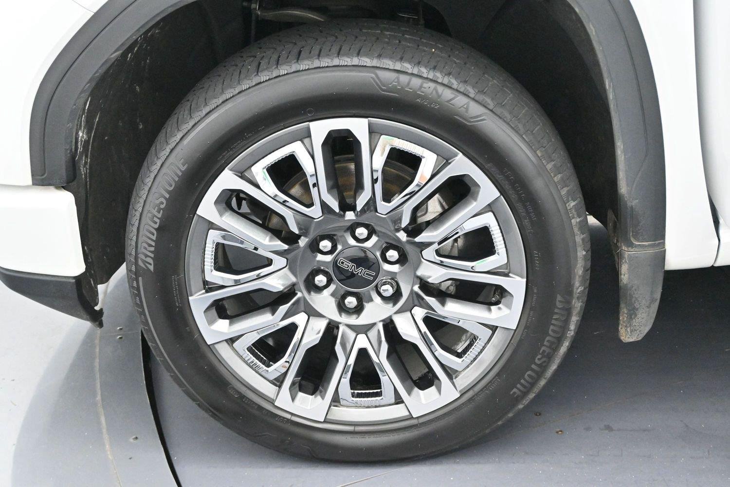 Used 2025 White Frost Tricoat GMC Denali Ultimate image 38