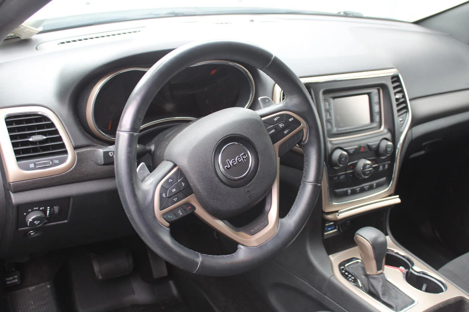Used 2016 Bright White Clearcoat Jeep Laredo image 8