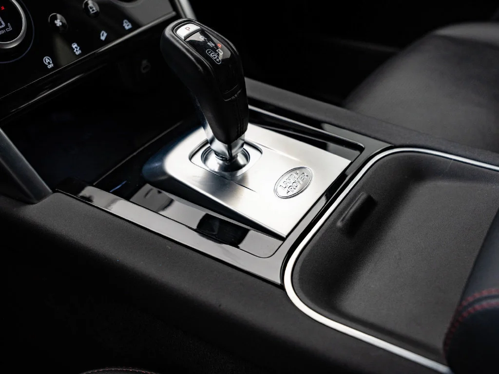 Used 2023 Fuji White Land Rover SE R-Dynamic image 38