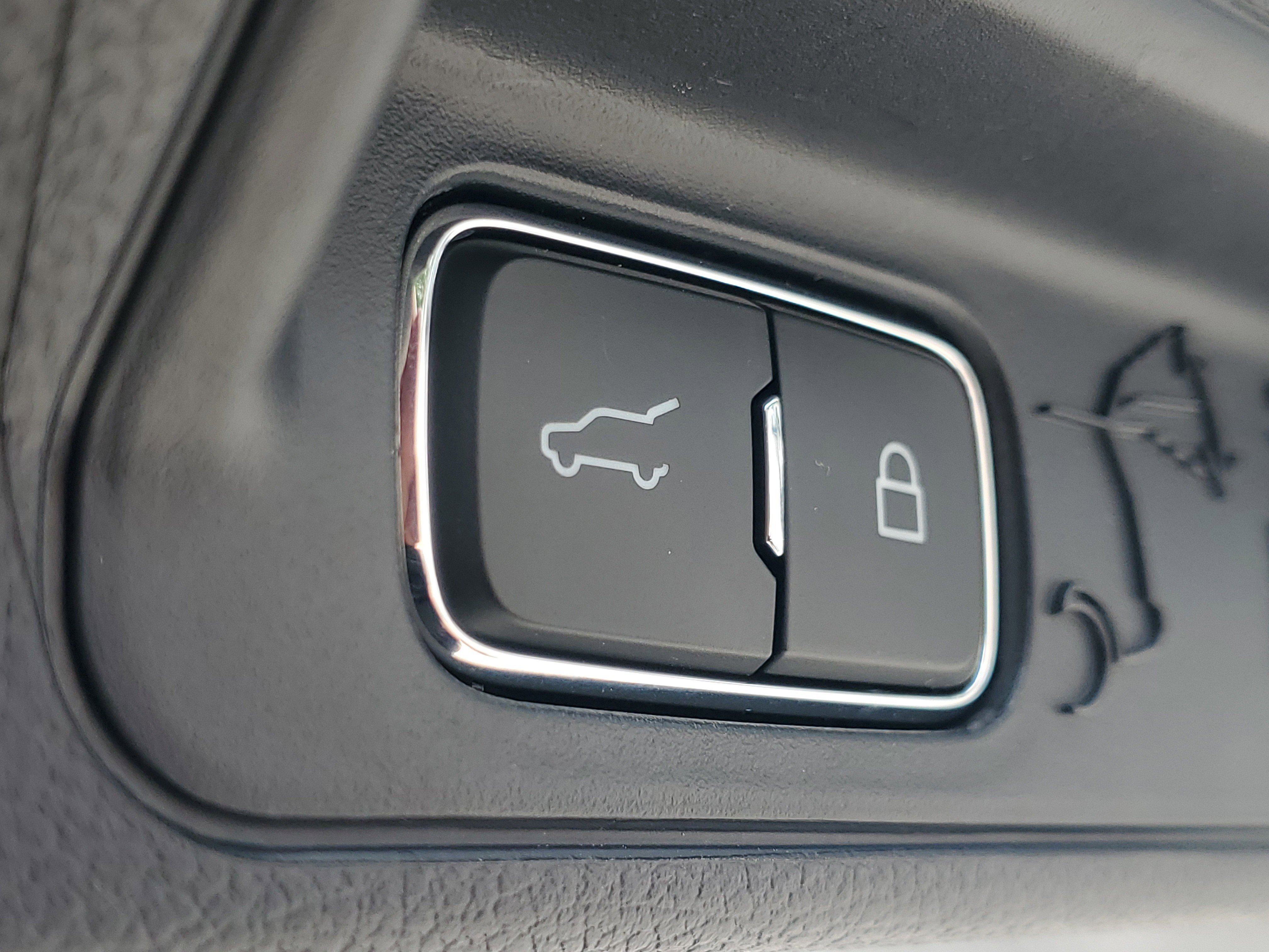 Used 2025 Vapor Blue Ford Active image 10