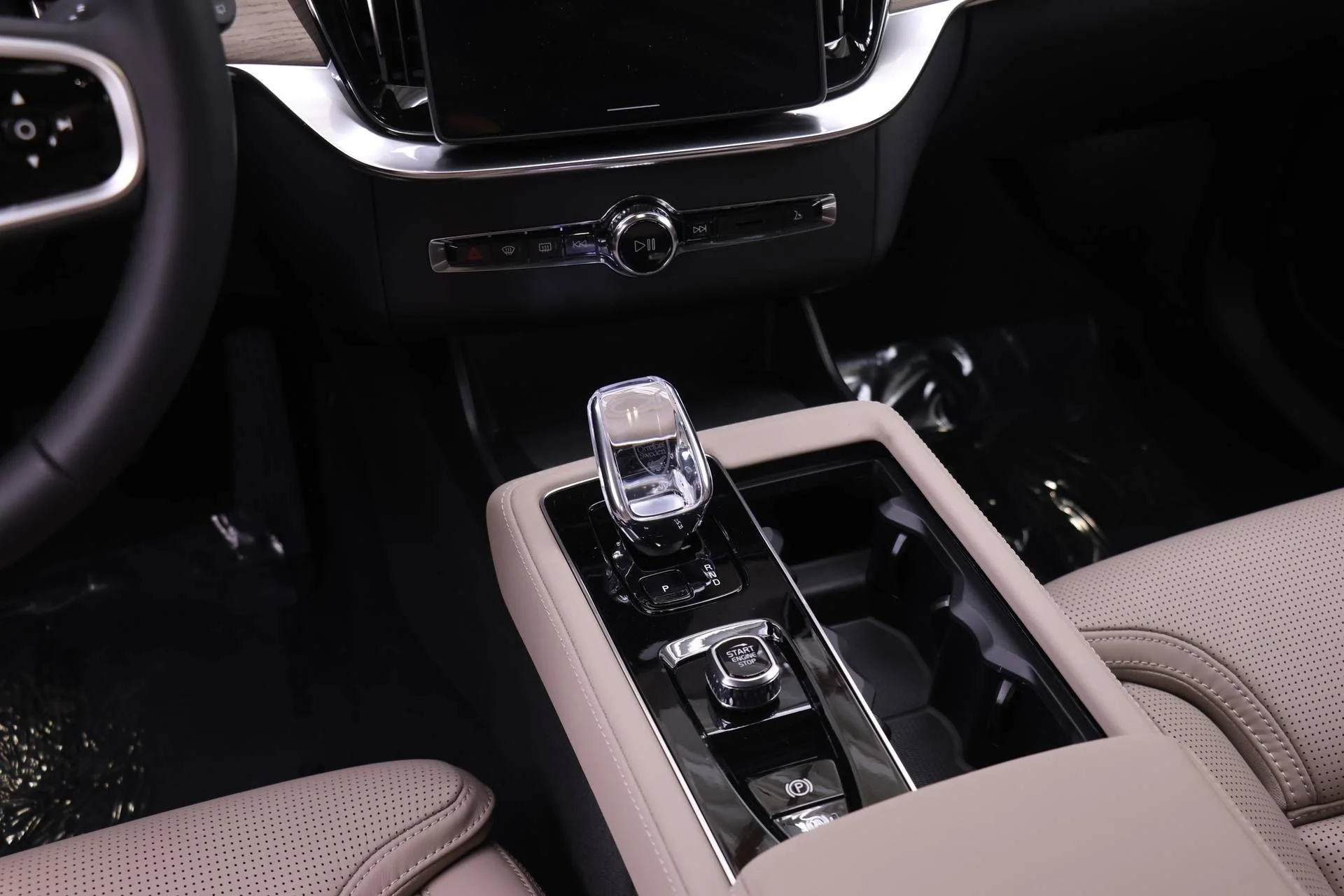 New 2026 White Volvo T8 Ultra image 13