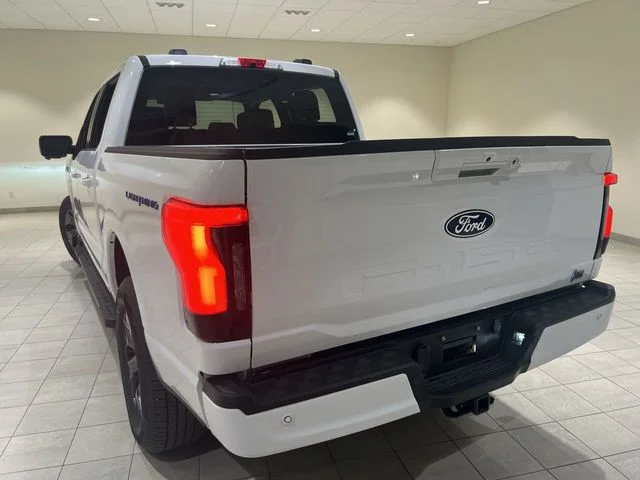 2025 Ford F-150 Lightning Flash - Photo 3