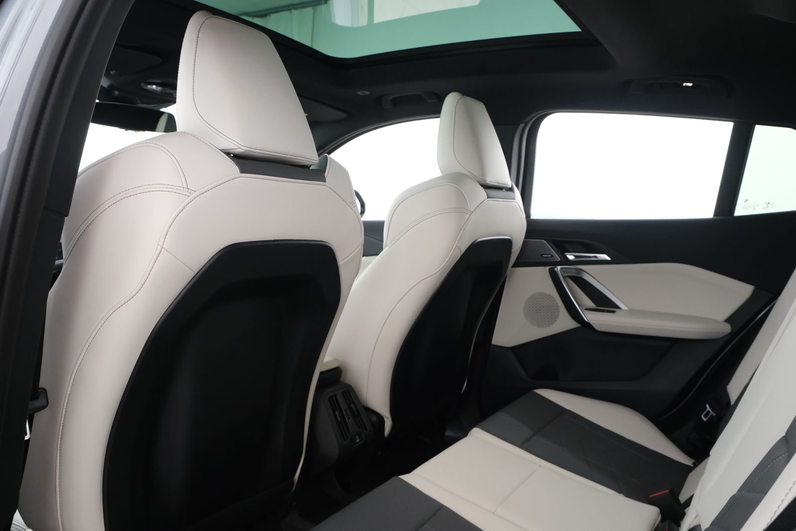 New 2027 Brooklyn Grey Metallic BMW xDrive28i image 34