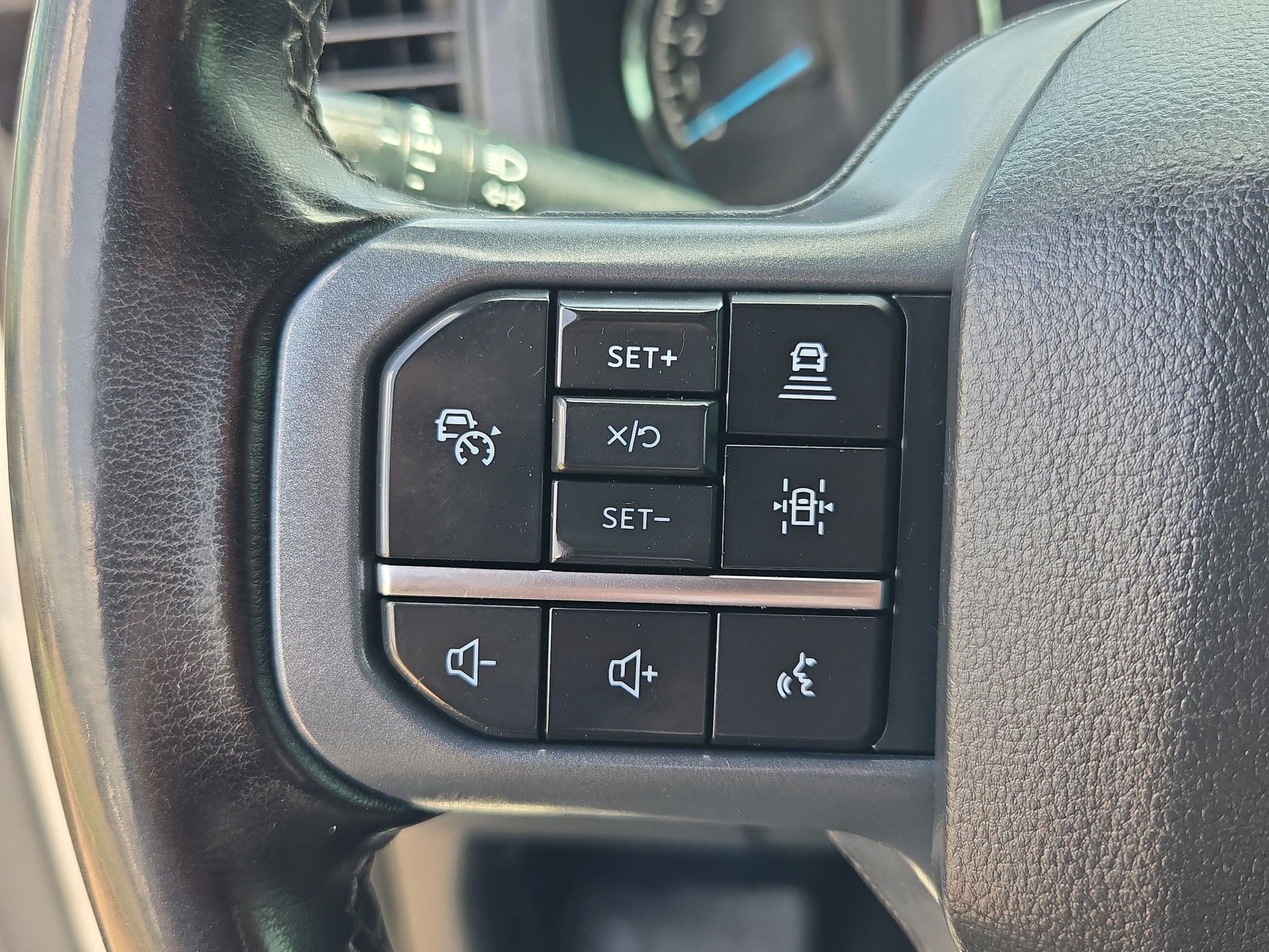 Used 2023 Oxford White Ford XLT image 16