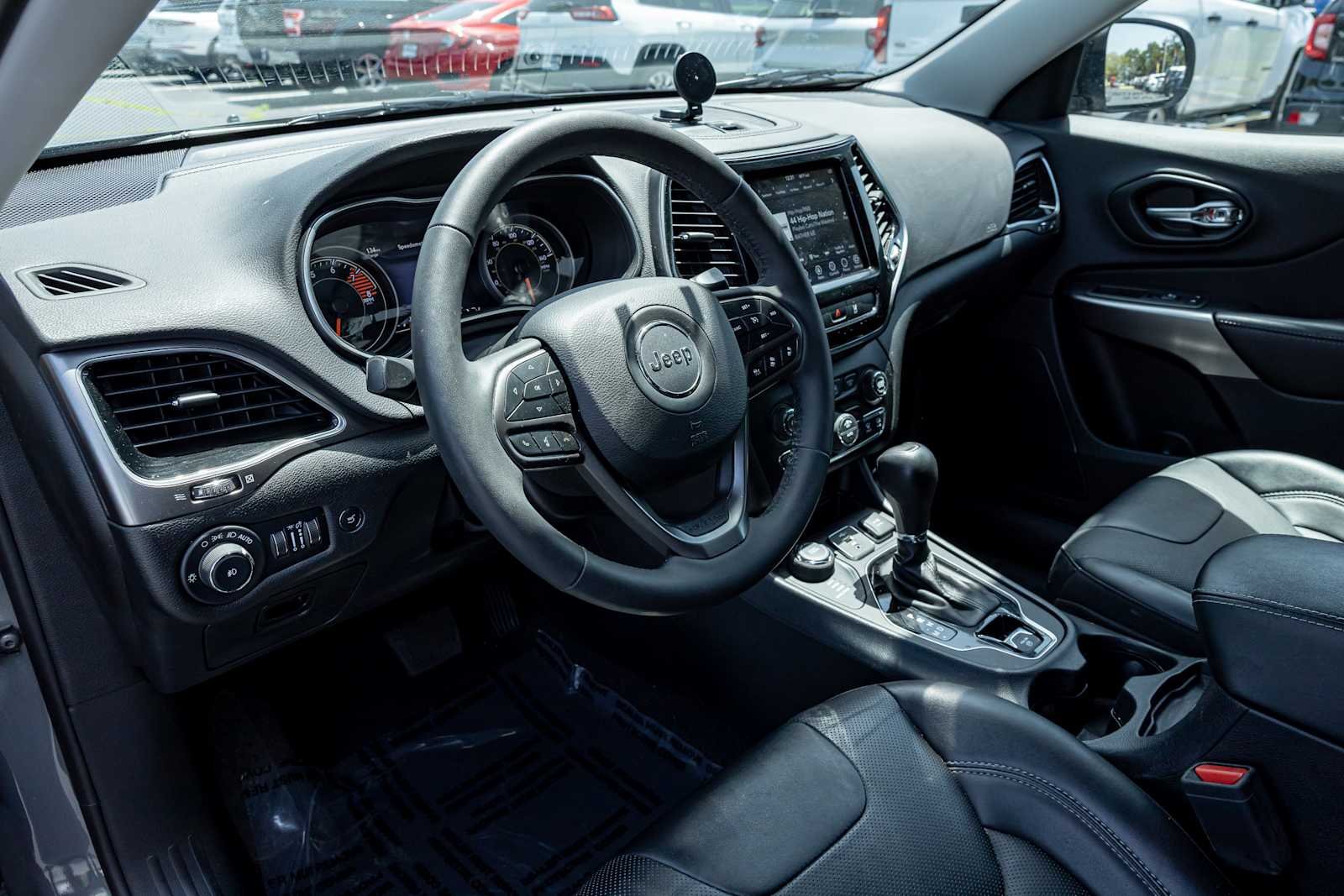 Used 2022 Sting-Gray Clearcoat Jeep Limited image 13