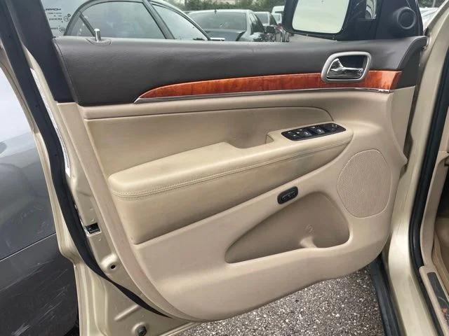 Used 2011 Gold Jeep Overland image 13