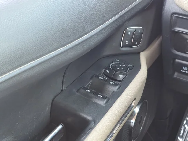Certified Used 2022 Oxford White Ford Limited image 19