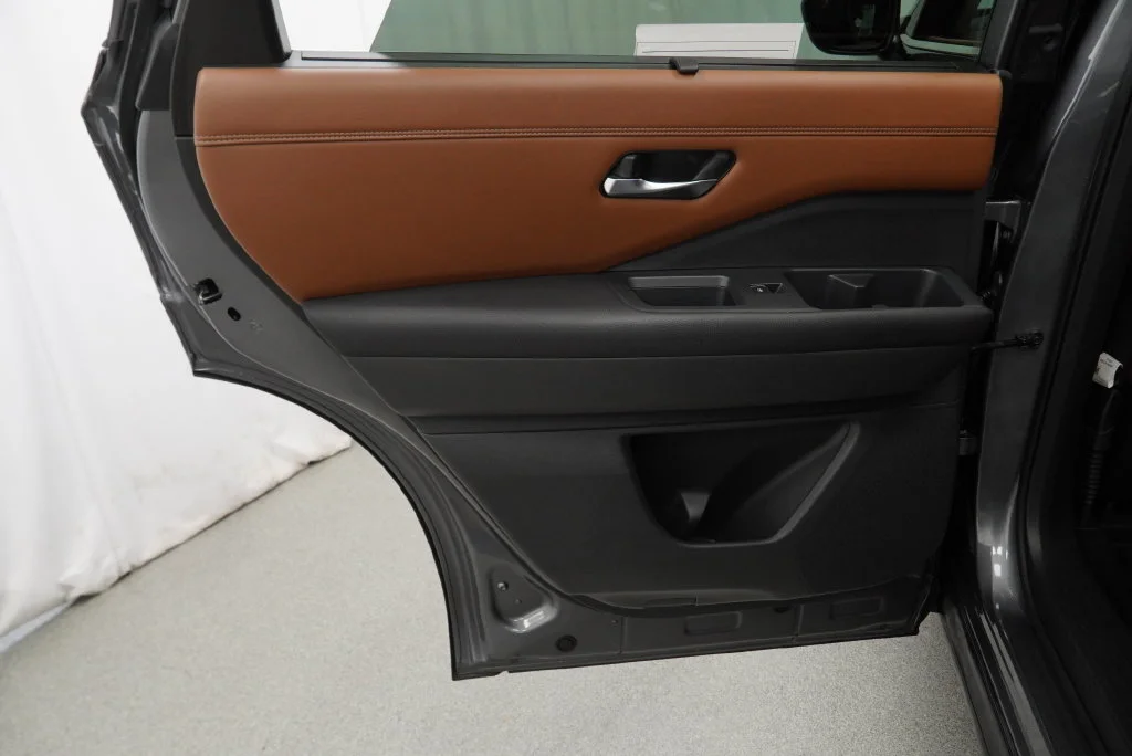 Used 2024 Gray Nissan Platinum image 40
