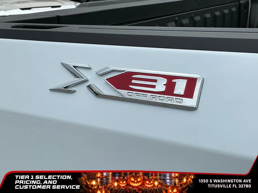 New 2026 Glacier White Tricoat GMC SLT image 17
