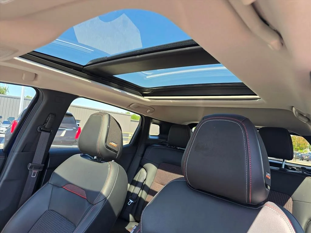 Used 2025 Blue Nissan SR image 9