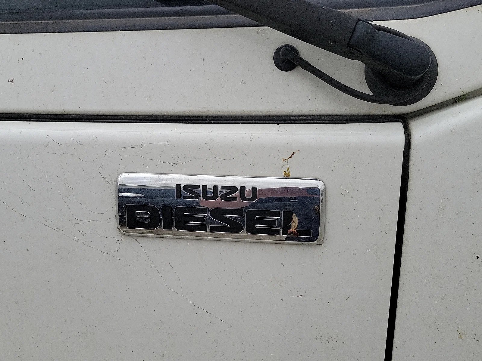 New 2024 ARCTIC WHITE ISUZU  image 9