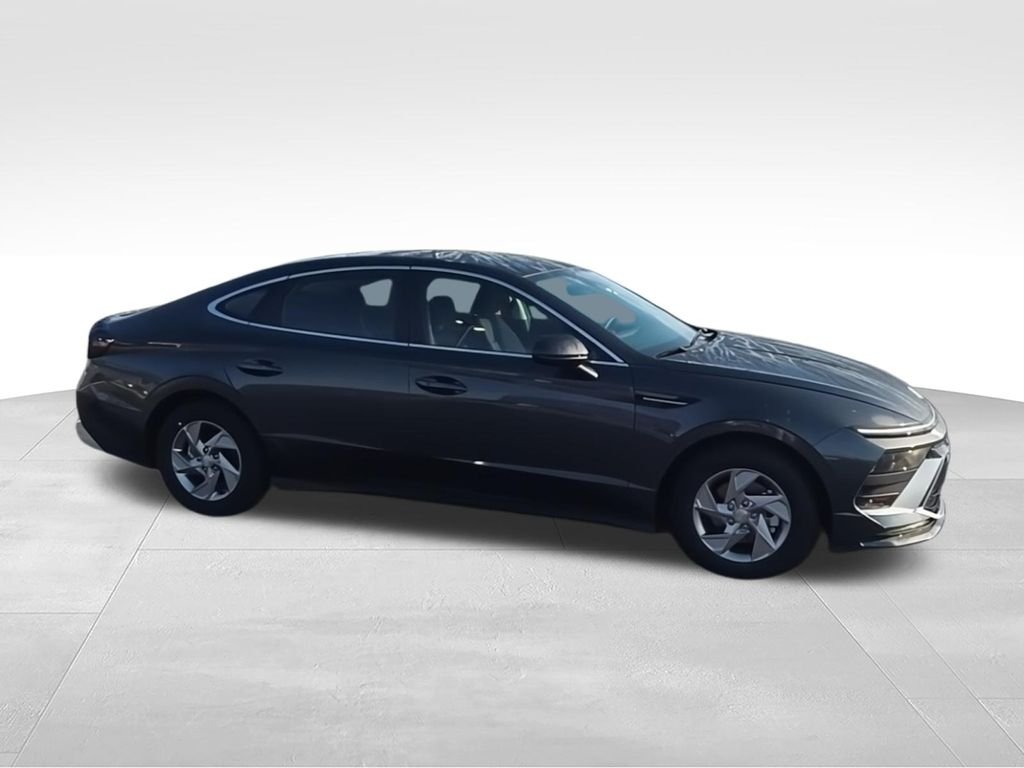 New 2026 Gray Hyundai SE image 2