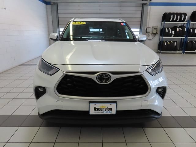 Used 2023 White Toyota XLE image 18