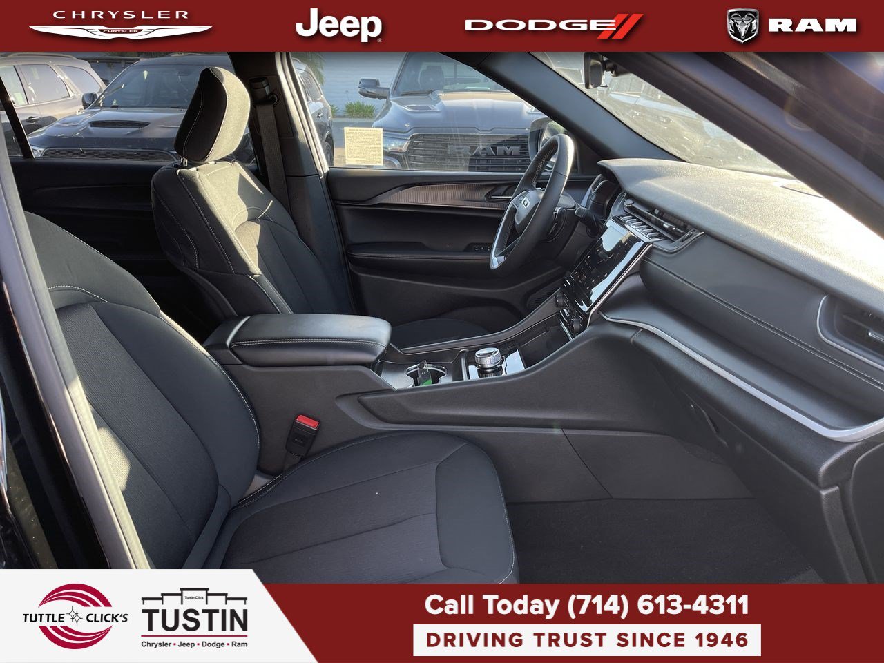 Used 2025 Diamond Black Crystal Pearlcoat Jeep Laredo image 19
