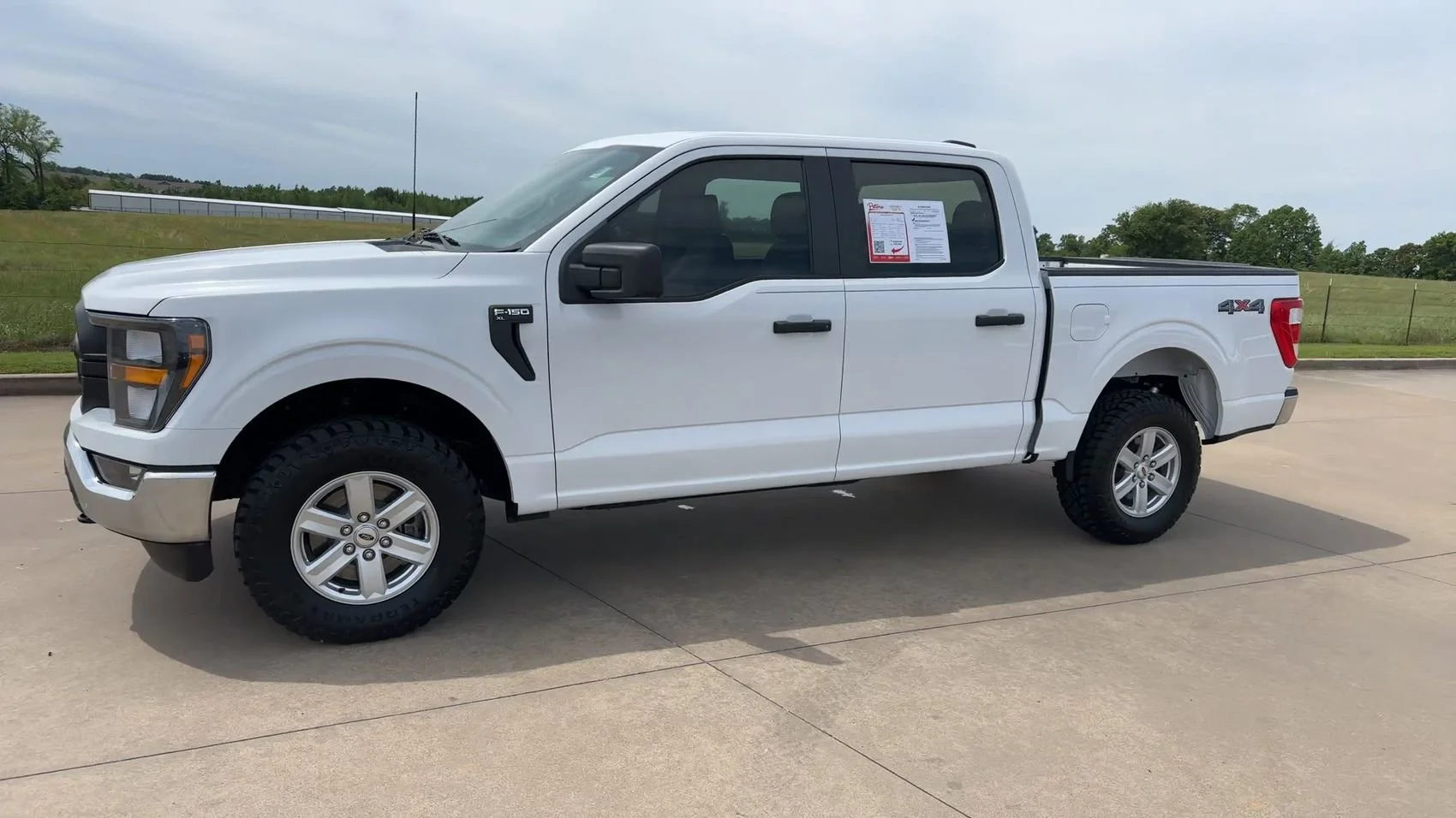 Used 2023 Oxford White Ford XL image 5