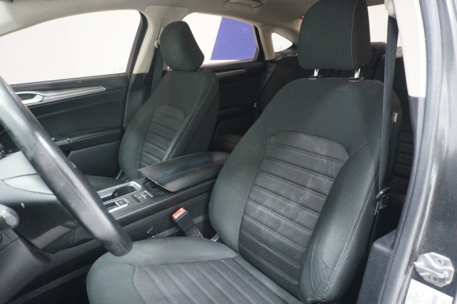 Used 2020 GREY Ford SE image 15