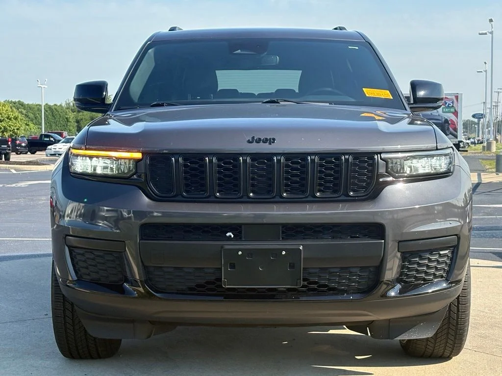 Used 2022 Baltic Gray Metallic Clearcoat Jeep Altitude image 2