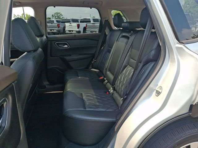 Used 2021 Silver Nissan Platinum image 31