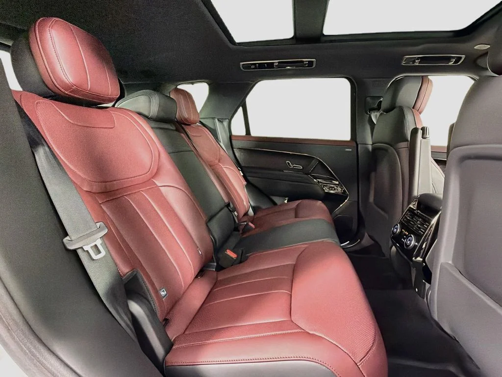 New 2026 Fuji White Land Rover Dynamic SE image 29