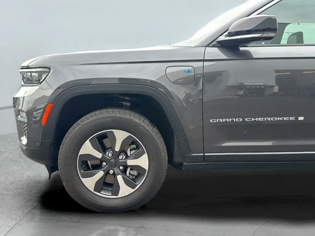 Used 2025 Gray Jeep 4xe image 37