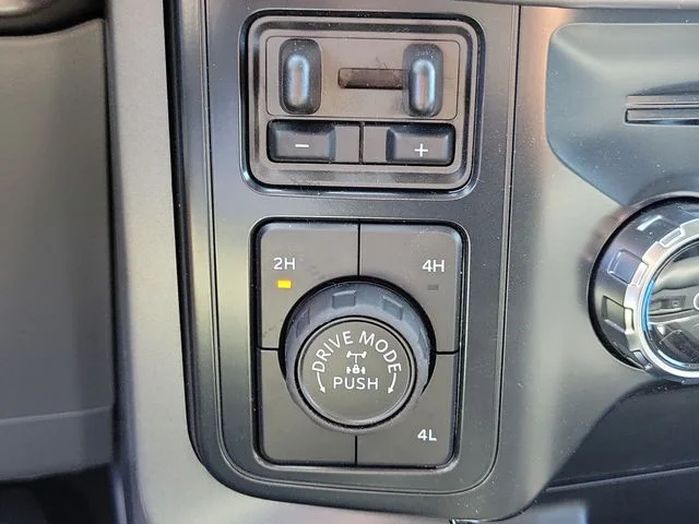 New 2026 Marsh Gray Ford XLT image 28