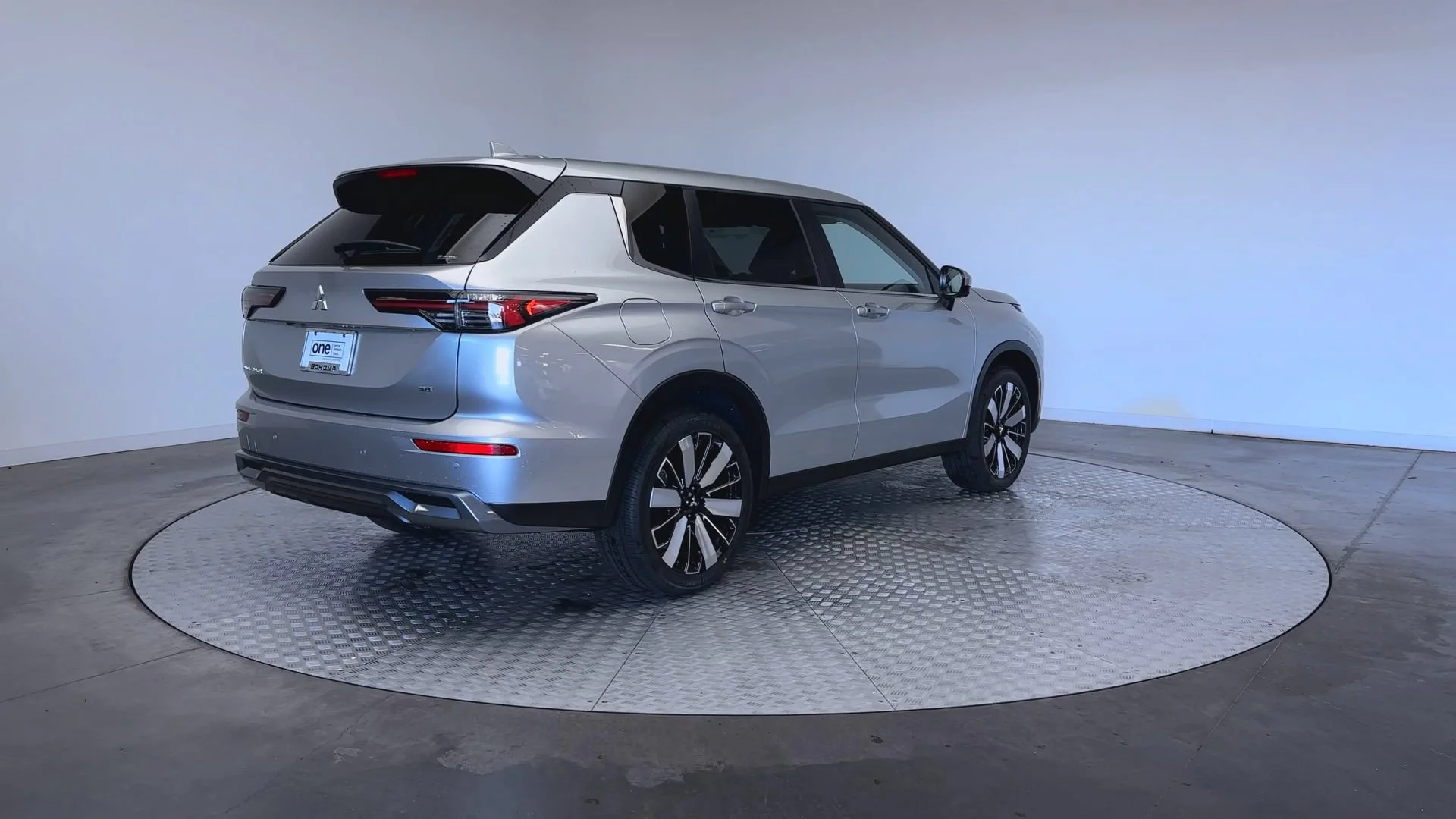 New 2026 Alloy Silver Metallic Mitsubishi SE image 8