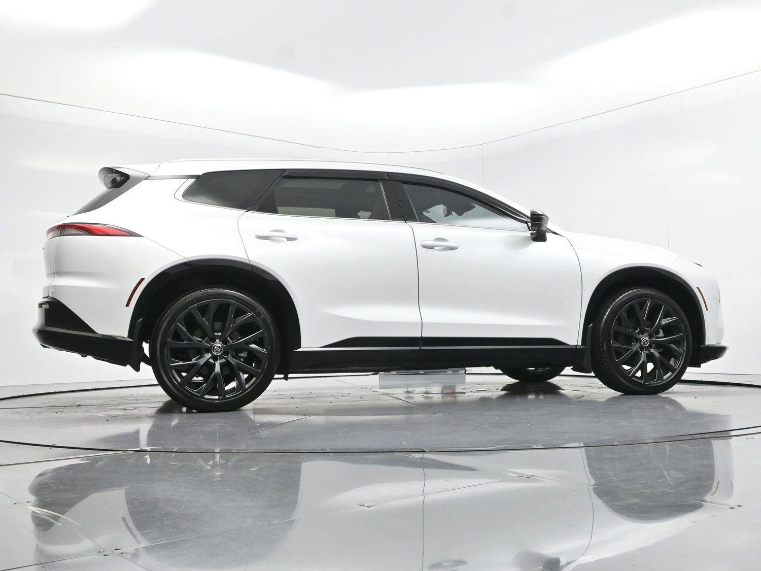 Used 2025  Toyota XLE image 51