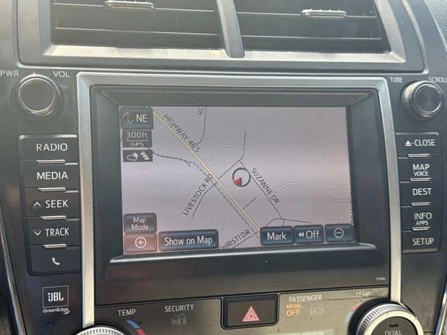 Used 2012 White Toyota XLE image 35