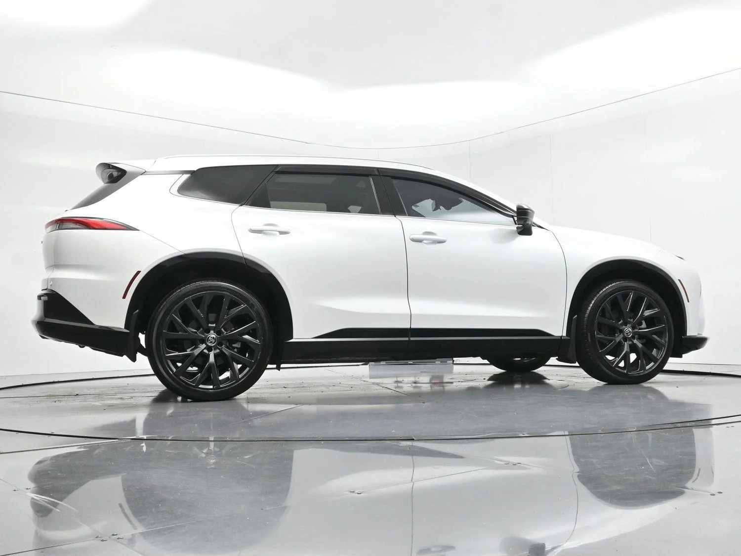 Used 2025  Toyota XLE image 51