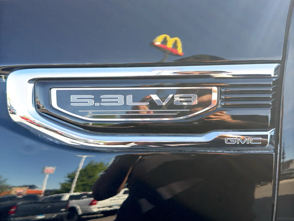 Used 2021 Onyx Black GMC Denali image 34