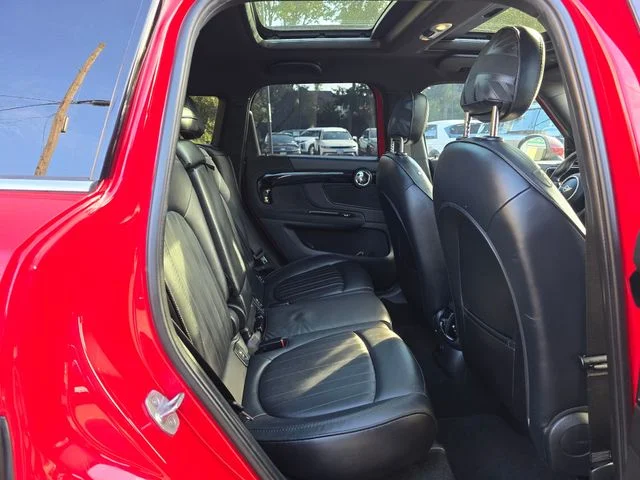 Used 2018 Chili Red MINI Base image 12