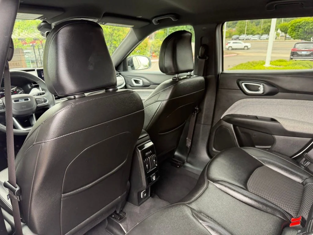 Used 2024 White Jeep Latitude image 30